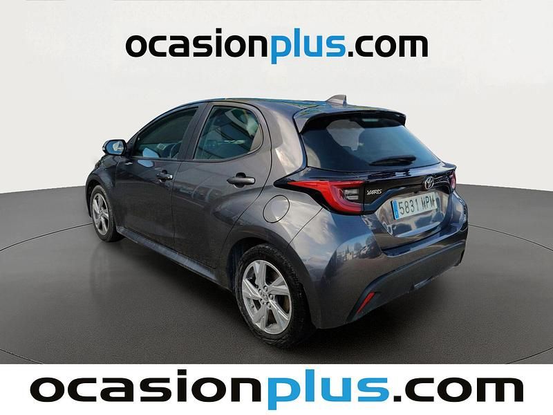 Usado Toyota Yaris Hybrid Active 116 CV (85 kW) 2024 Gris Berlina
