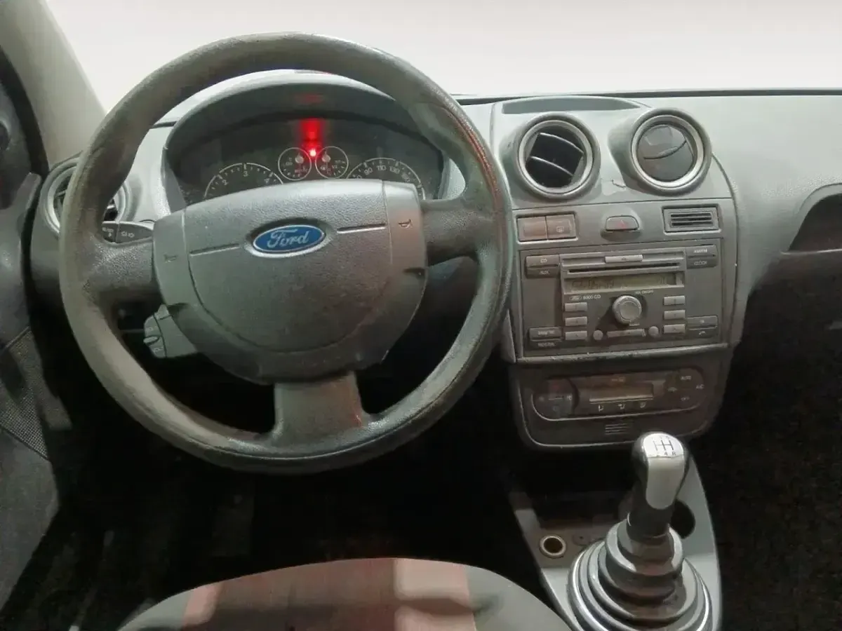 Usado Ford Fiesta Futura 90 CV (66 kW) 2008 Negro Utilitario