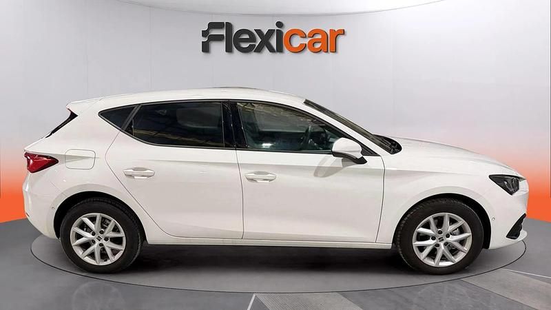 Usado Seat Leon Style 110 CV (80 kW) 2024 Blanco Berlina