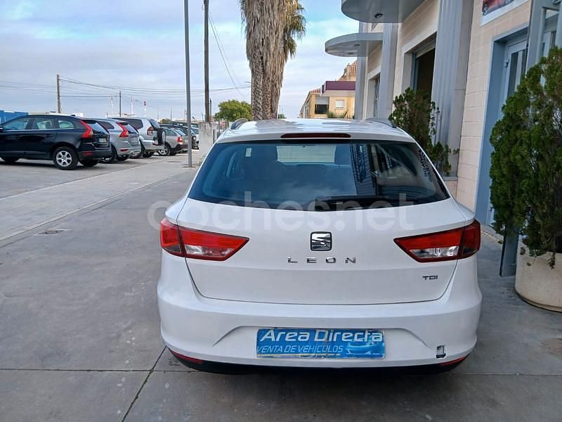 Usado Seat Leon Style 110 CV (80 kW) 2016 Blanco Familiar