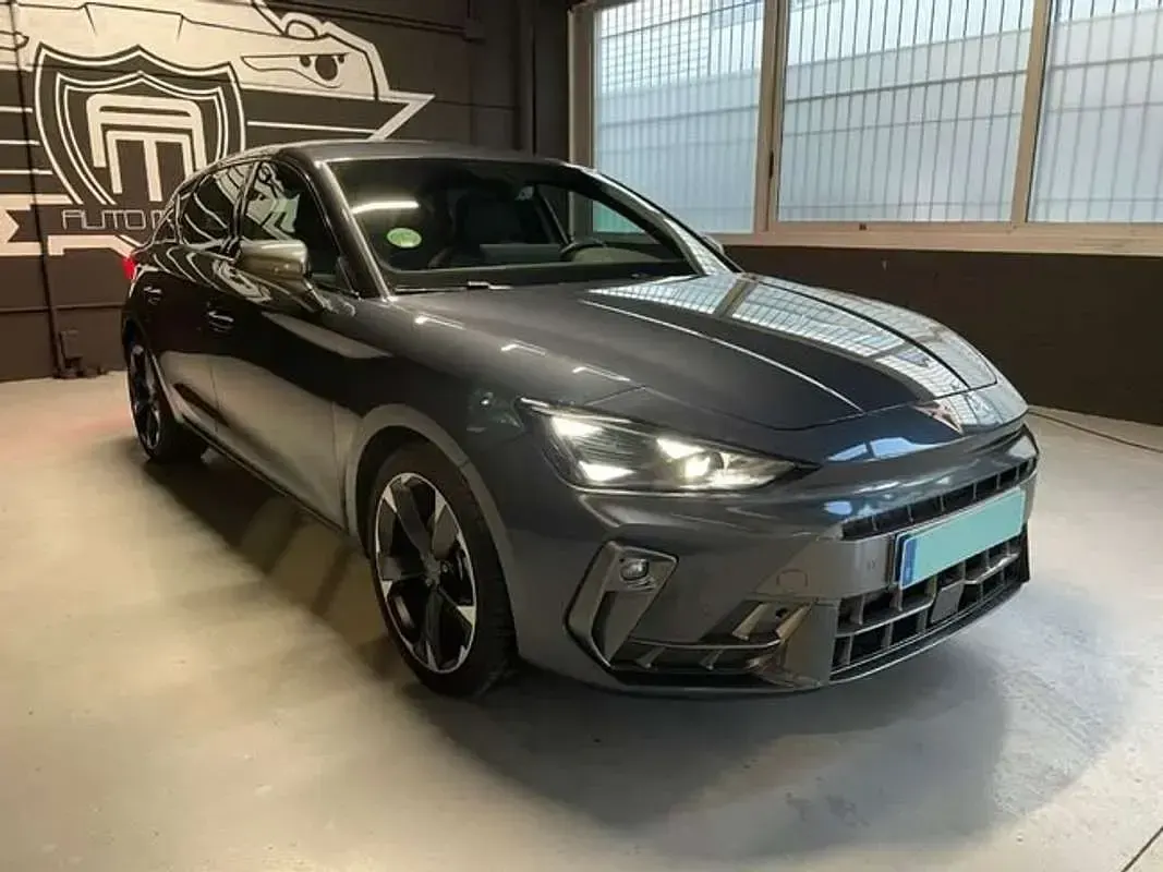 Usado Cupra Leon 150 CV (110 kW) 2025 Gris Utilitario