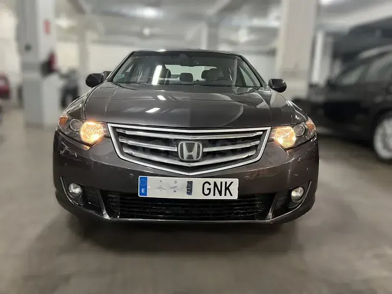 Usado Honda Accord Executive 201 CV (147 kW) 2009 Gris / plata Familiar
