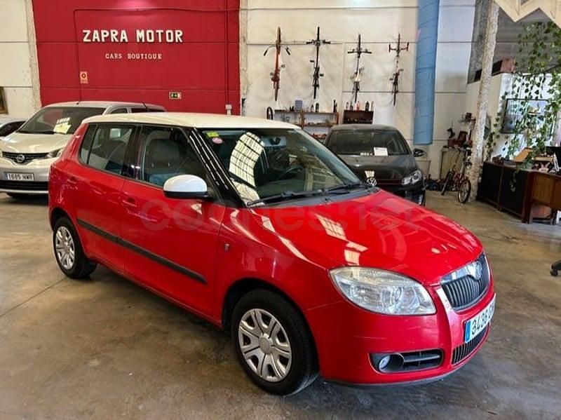 Usado Skoda Fabia 60 CV (44 kW) 2009 Rojo Berlina