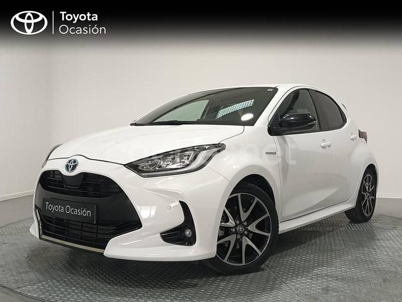 Blanco Usado 2021 Toyota Yaris Hybrid Plus Berlina | 20.490 € (Un poco caro) - Imagen 1/4