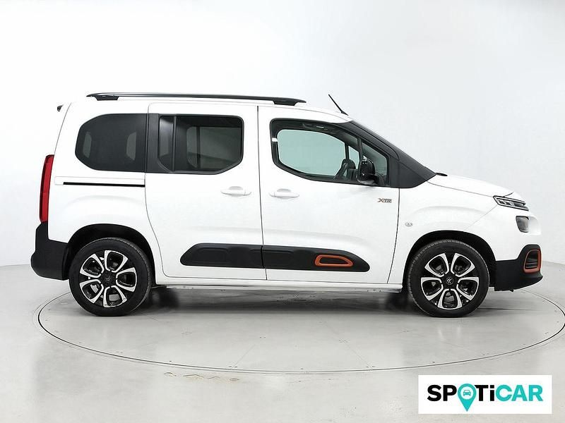 Usado Citroën Berlingo Shine 102 CV (75 kW) 2021 Blanco Monovolumen