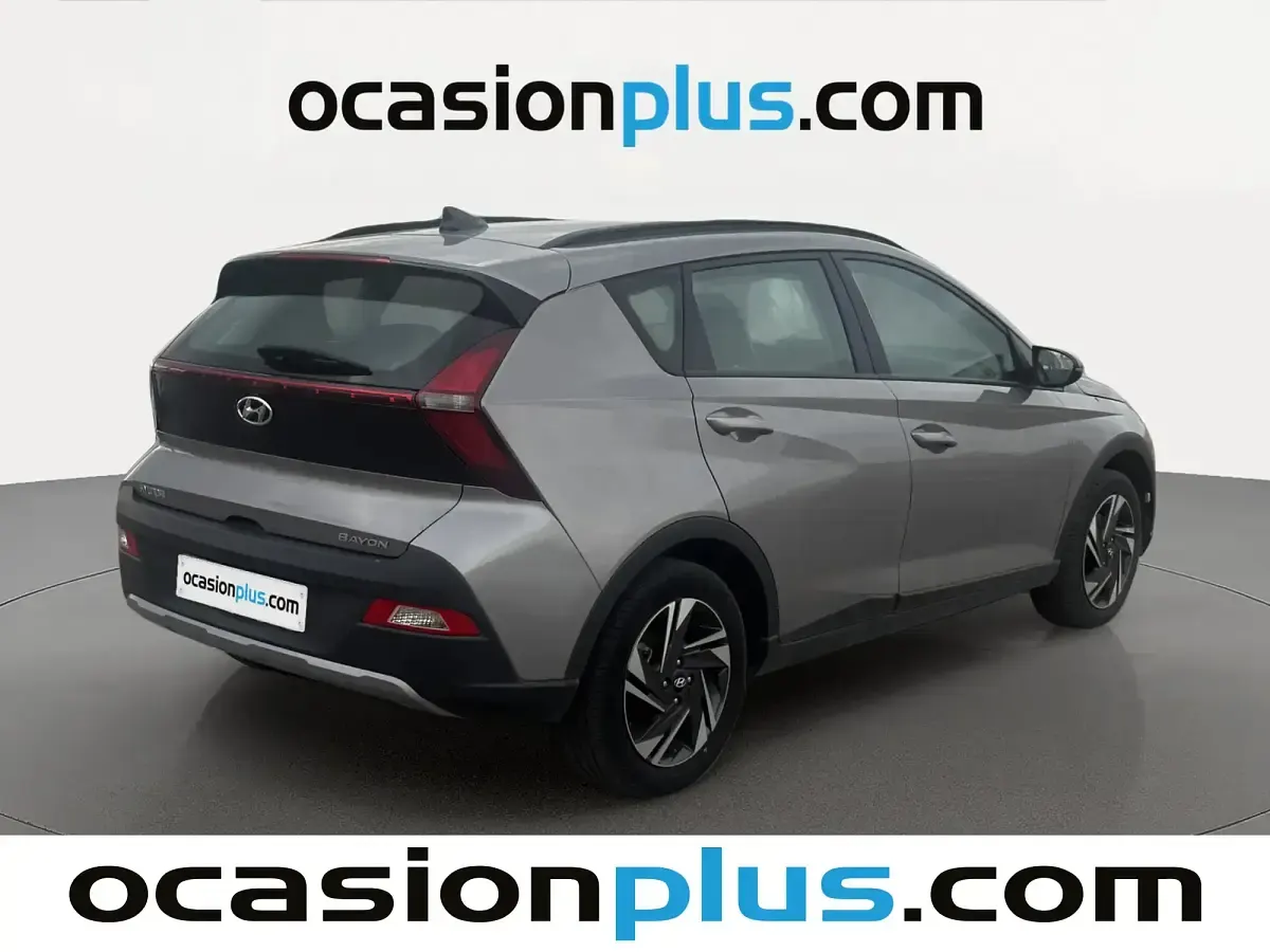 Usado Hyundai Bayon 84 CV (61 kW) 2022 Gris SUV