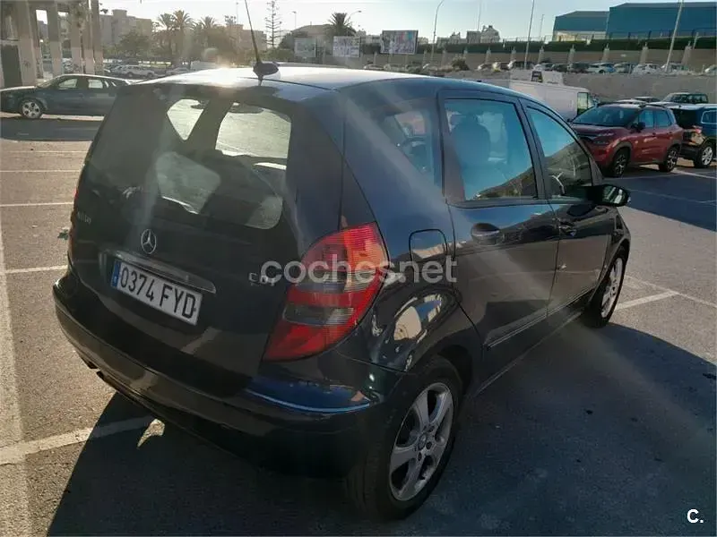 Usado Mercedes A180 Avantgarde 109 CV (80 kW) 2008 Azul Monovolumen