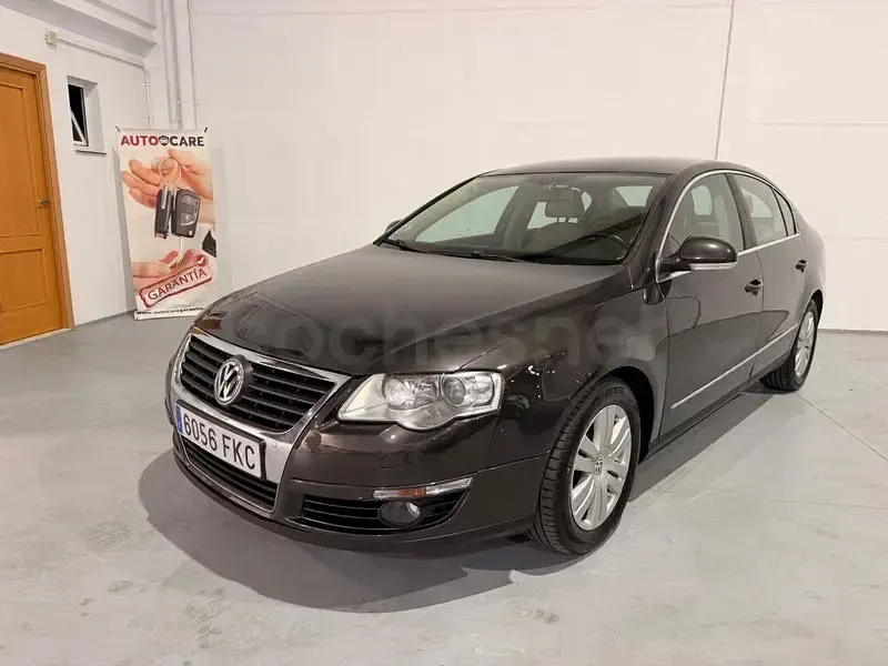 Usado VW Passat Highline 140 CV (102 kW) 2007 Gris / plata Berlina