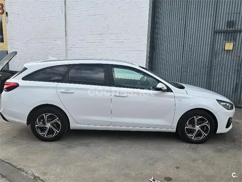 Usado Hyundai i30 120 CV (88 kW) 2021 Blanco Familiar