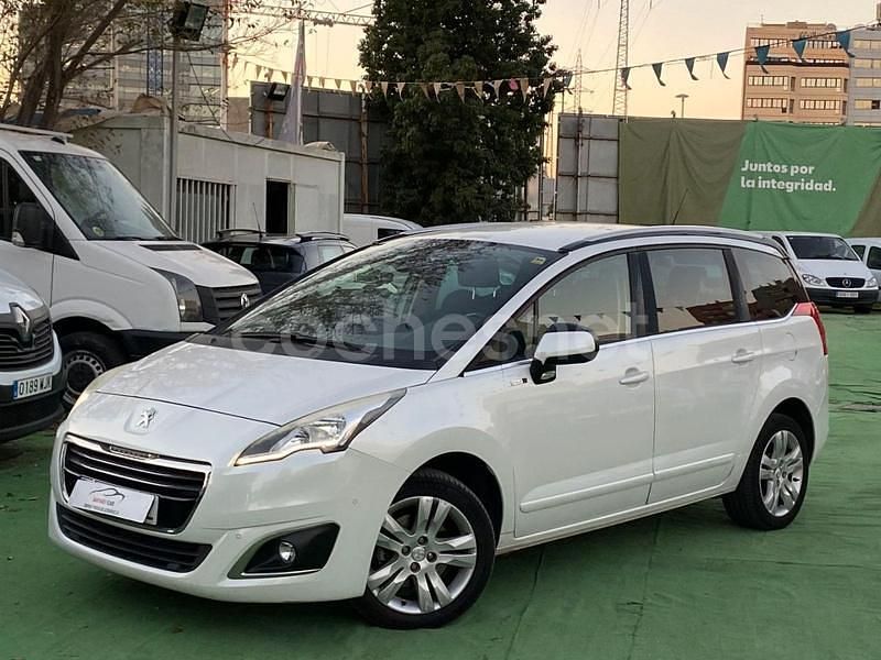 Blanco Usado 2016 Peugeot 5008 Active Monovolumen | 10.500 € (Caro) - Imagen 1/4
