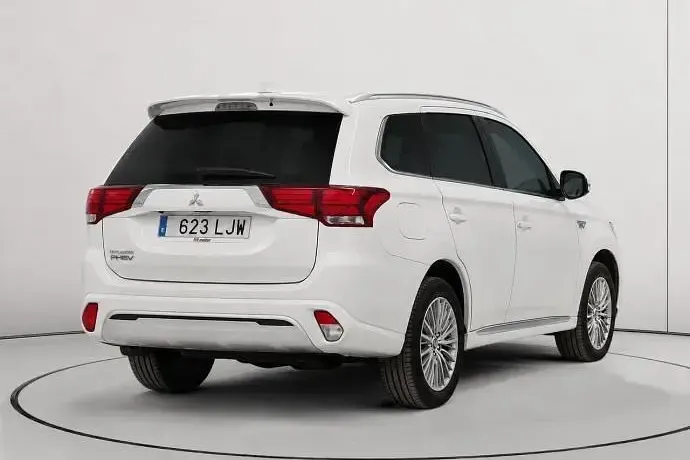 Usado Mitsubishi Outlander P-HEV Motion 224 CV (164 kW) 2020