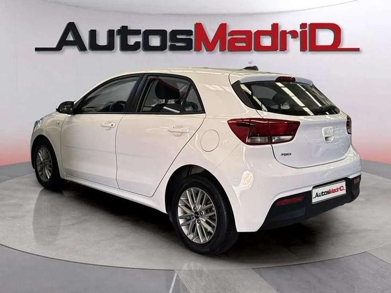 Usado Kia Rio 84 CV (61 kW) 2023 Blanco Utilitario