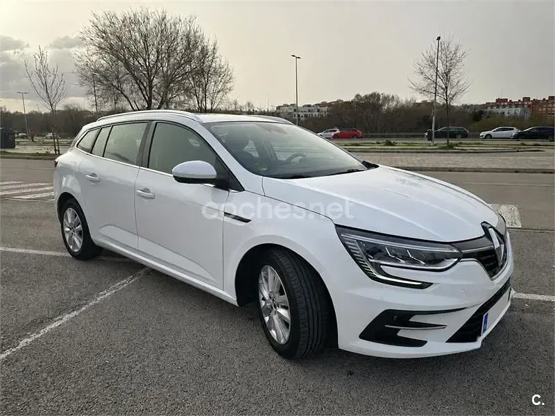 Usado Renault Mégane GrandTour Zen 115 CV (84 kW) 2021 Blanco Familiar