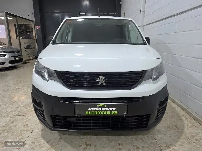 Usado Peugeot Partner Premium 100 CV (73 kW) 2020 Blanco Monovolumen