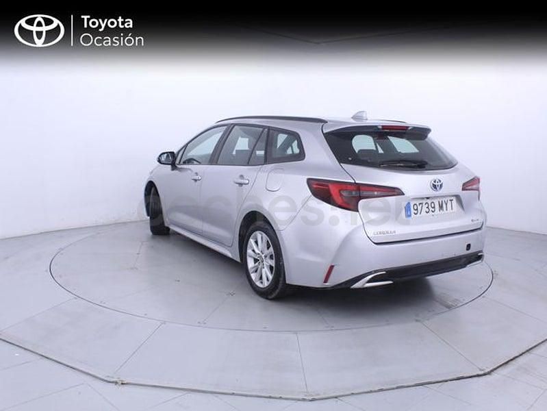 Usado Toyota Corolla Active 140 CV (102 kW) 2025 Gris / plata Familiar