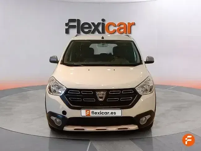 Usado Dacia Lodgy Comfort 115 CV (84 kW) 2022 Blanco Monovolumen