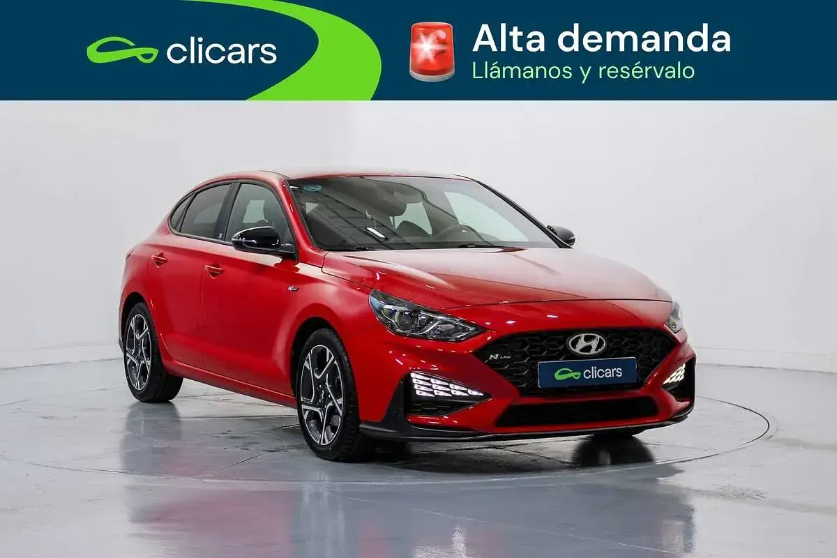 Usado Hyundai i30 N Line 120 CV (88 kW) 2023 Rojo Utilitario