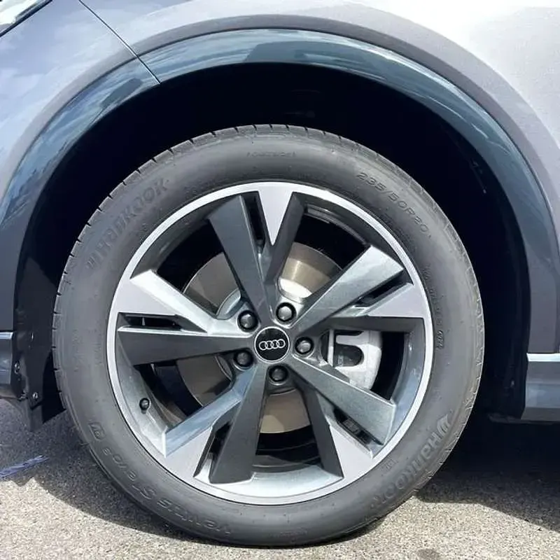 Usado Audi Q4 e-tron Sport 210 kW (286 CV) 2025 Gris SUV