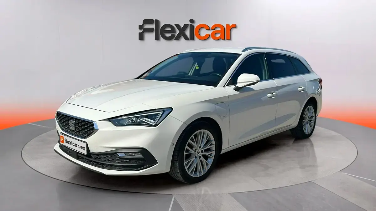 Usado Seat Leon XCELLENCE 110 CV (80 kW) 2021 Blanco Berlina