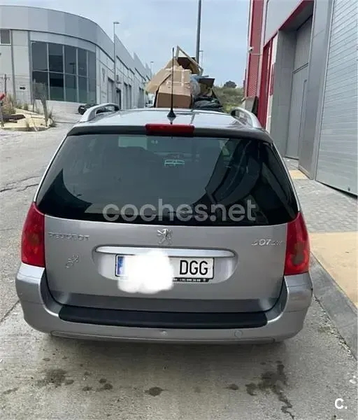 Usado Peugeot 307 110 CV (80 kW) 2005 Gris / plata Familiar
