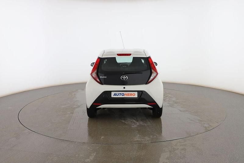 Usado Toyota Aygo X-play 72 CV (52 kW) 2019 Blanco Utilitario