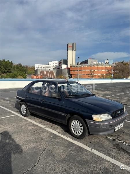 Verde Usado 1994 Ford Escort Berlina | 850 € - Imagen 1/4