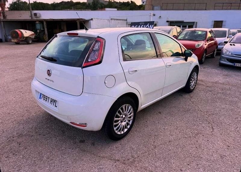 Usado Fiat Punto Young 75 HP (55 kW) 2014 Branco Citadino