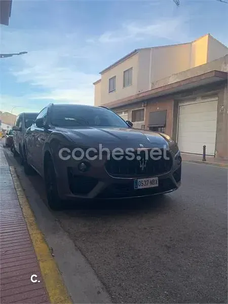 Usado Maserati Levante 275 CV (202 kW) 2021 Gris / plata SUV