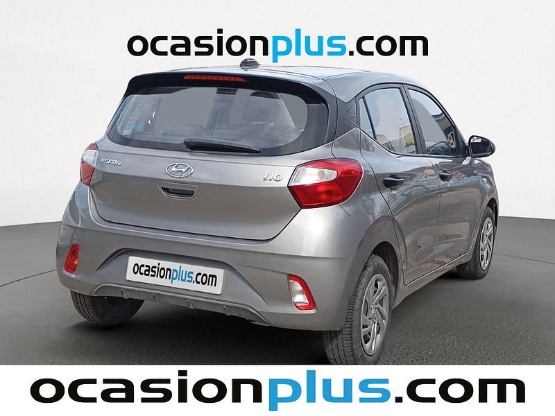 Usado Hyundai i10 67 CV (49 kW) 2022 Gris Utilitario