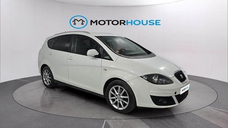 Usado Seat Altea XL Ecomotive 105 CV (77 kW) 2011 Blanco Monovolumen