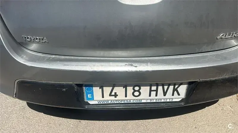 Usado Toyota Auris Active 90 CV (66 kW) 2014 Gris / plata Berlina