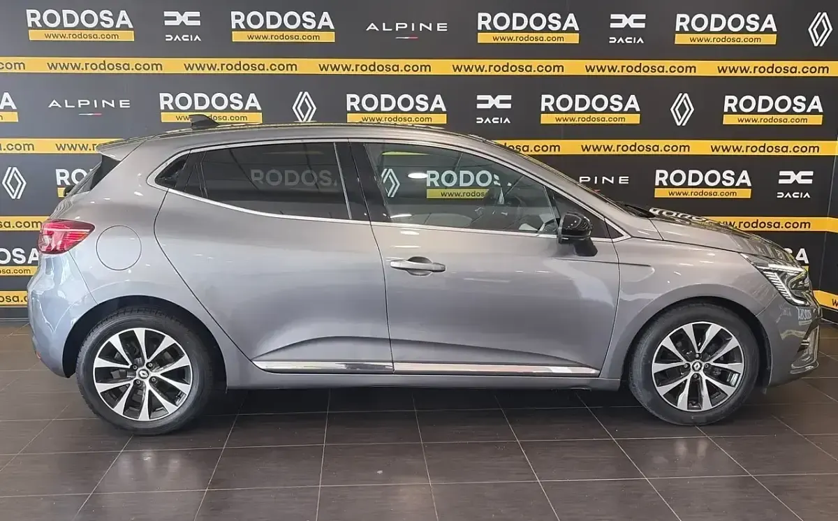 Begagnad Renault Clio V Techno 90 HK (66 kW) 2023 Grå Sedan