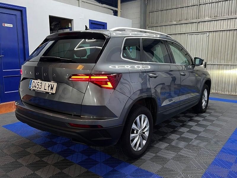 Usado Skoda Karoq Ambition 115 CV (84 kW) 2022 Gris / plata SUV