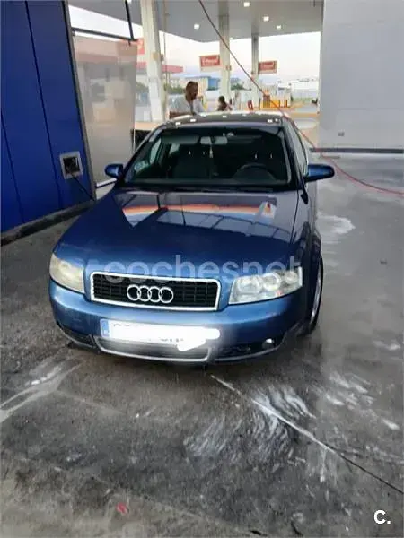 Usado Audi A4 130 CV (95 kW) 2003 Azul Berlina