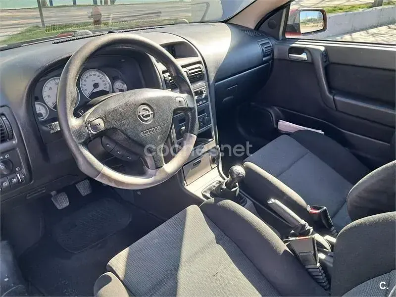 Usado Opel Astra Edition 125 CV (91 kW) 2004 Rojo Coupe
