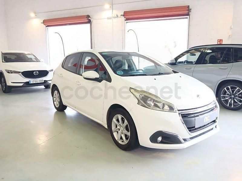 Usado Peugeot 208 Active 82 CV (60 kW) 2015 Blanco Utilitario