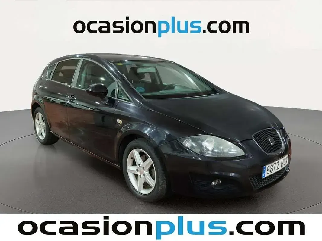 Usado Seat Leon Reference 105 CV (77 kW) 2011 Negro Utilitario