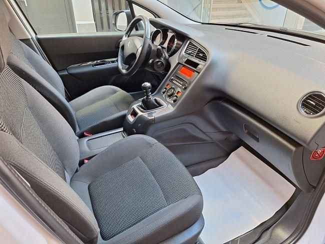 Usado Peugeot 5008 Style 130 CV (95 kW) 2016 Blanco Monovolumen