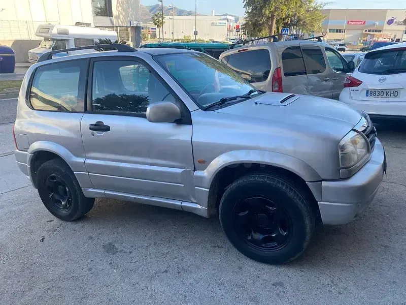 Usado Suzuki Grand Vitara 110 CV (80 kW) 2005 Gris / plata SUV