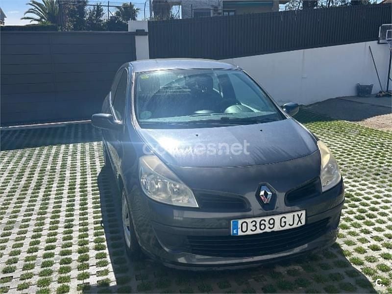 Usado Renault Clio II Authentique 75 CV (55 kW) 2008 Gris / plata Berlina