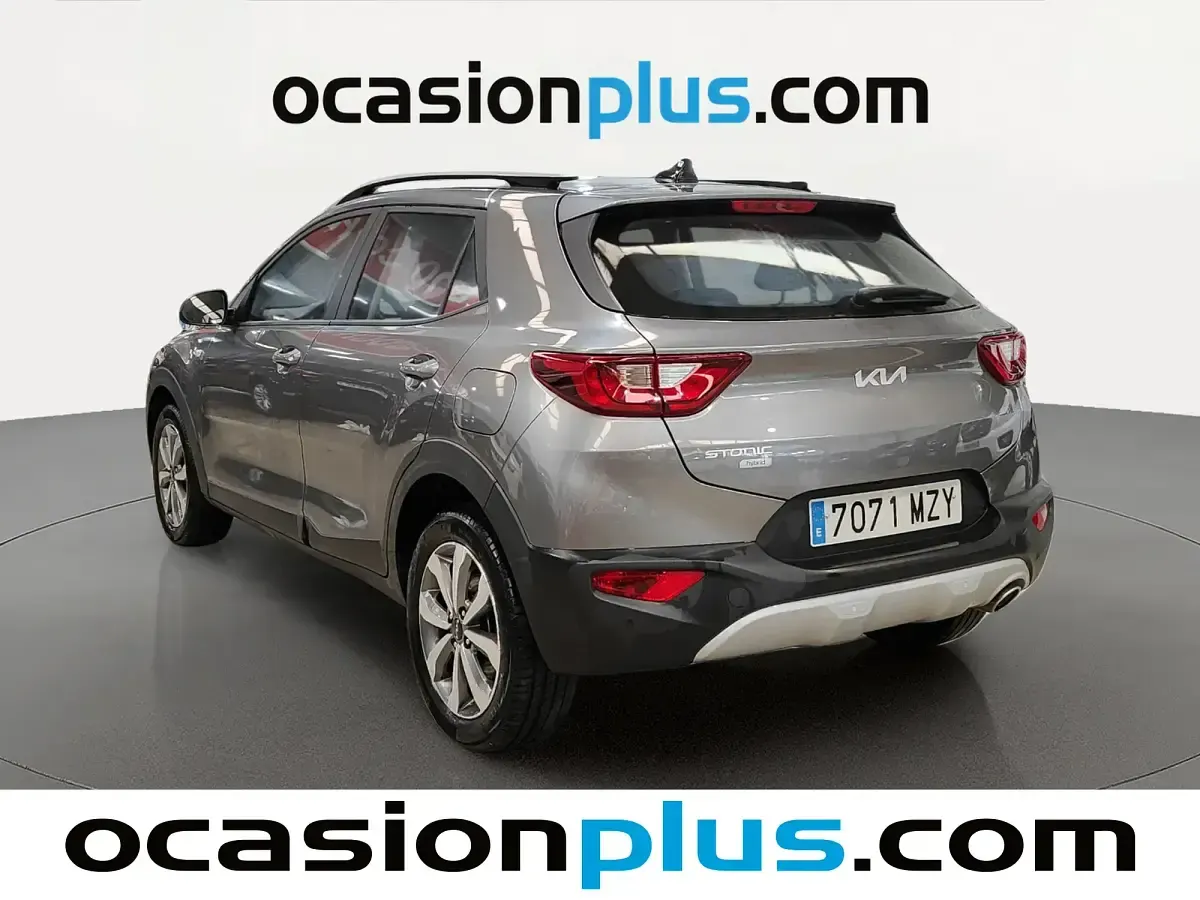 Usado Kia Stonic 100 CV (73 kW) 2025 Gris SUV