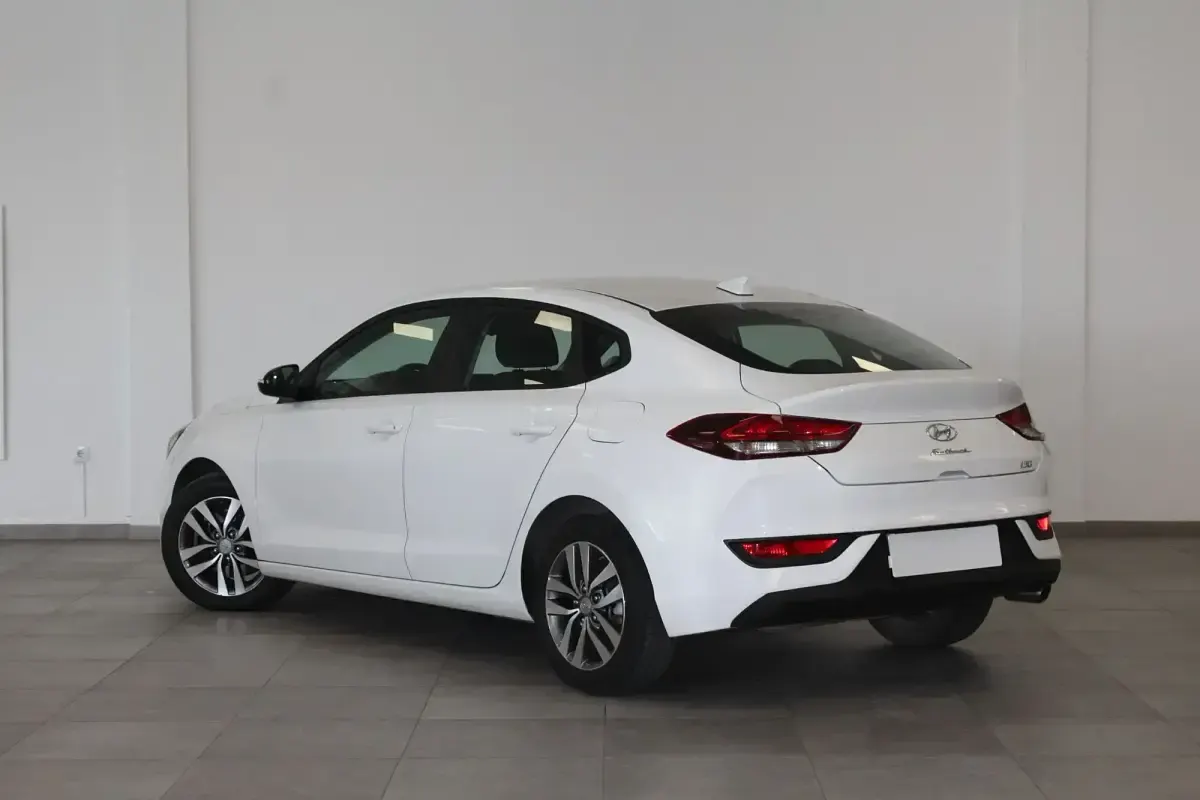 Usado Hyundai i30 120 CV (88 kW) 2018 Blanco Utilitario