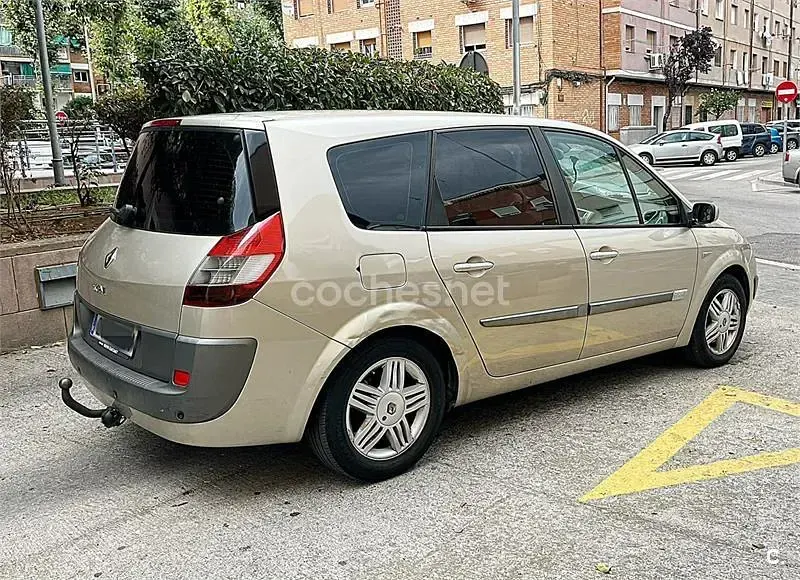 Usado Renault Scénic Dynamique 130 CV (95 kW) 2006 Beige Monovolumen