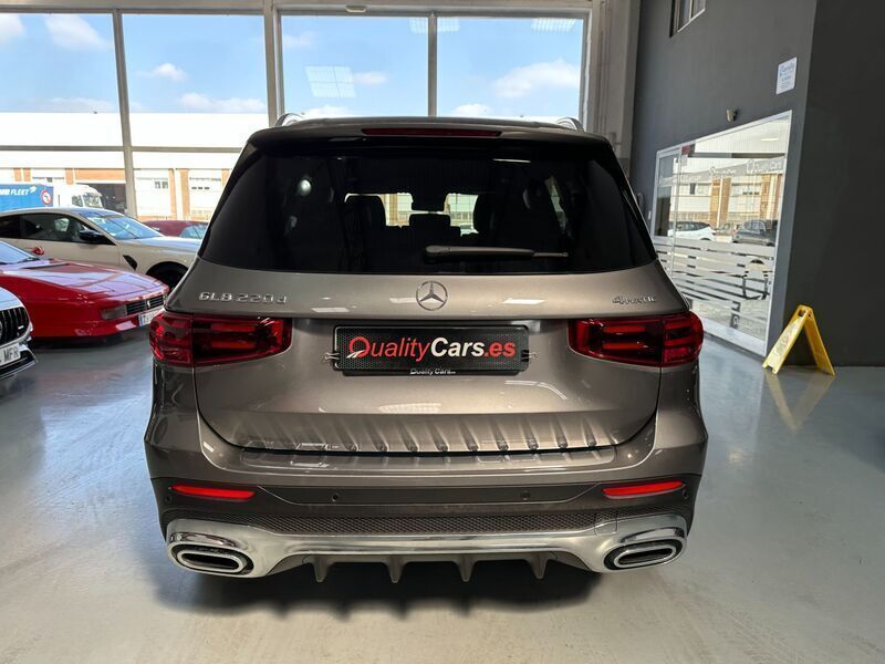 Usado Mercedes GLB220 190 CV (139 kW) 2024 Gris SUV