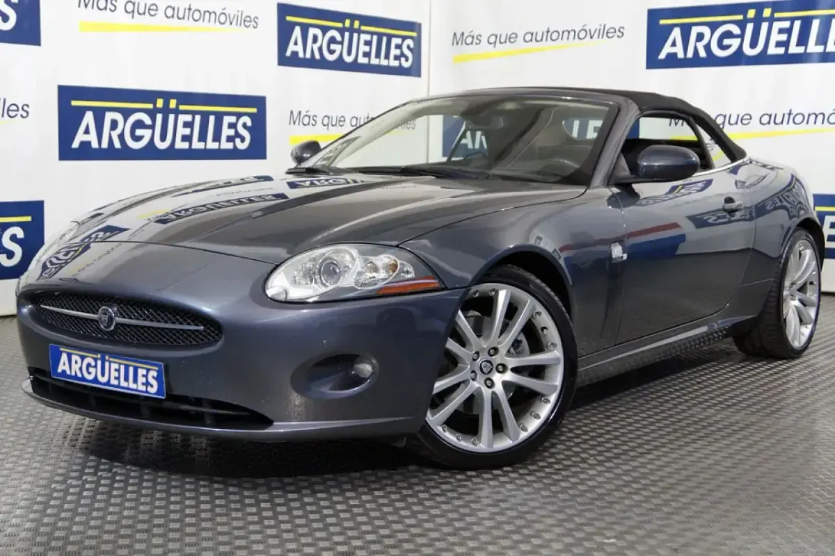 Usado Jaguar XK 298 CV (219 kW) 2006 Gris Descapotable