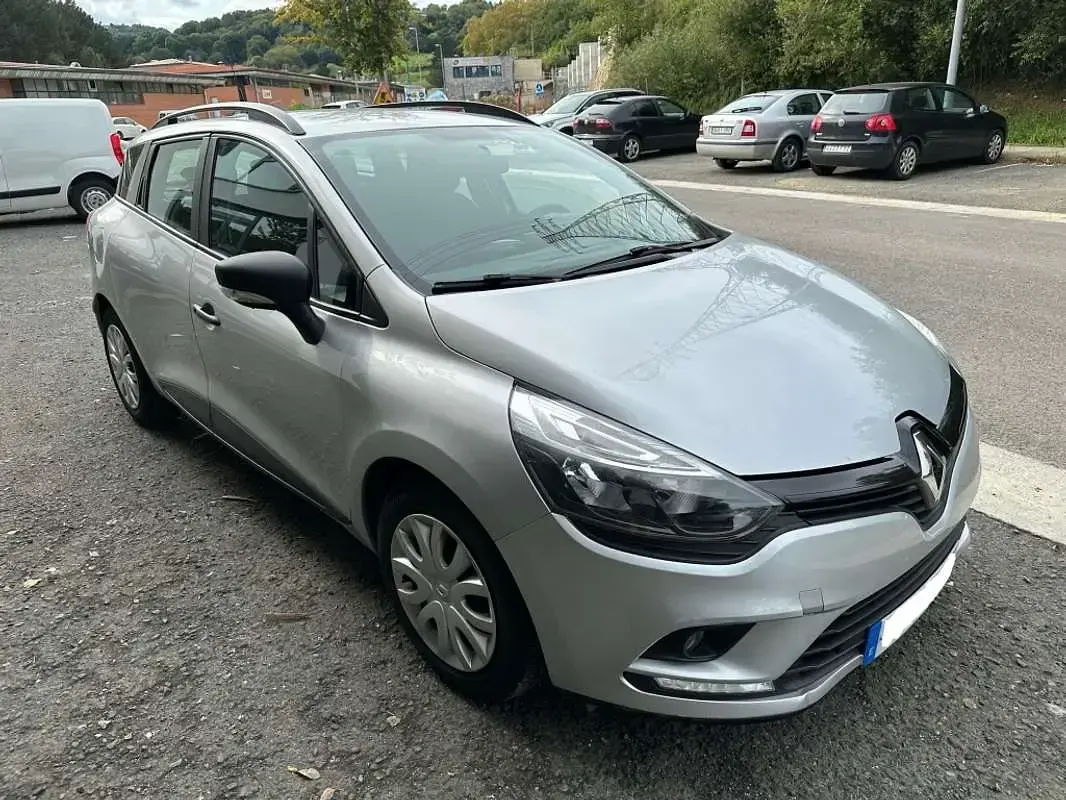 Usado Renault Clio Business 75 CV (55 kW) 2017 Gris Familiar