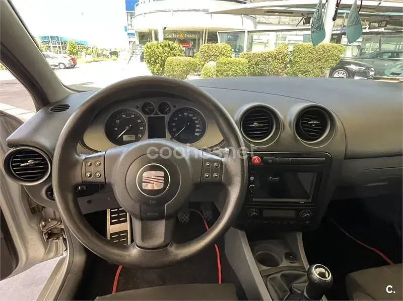 Usado Seat Cordoba Reference 85 CV (62 kW) 2008 Gris / plata Berlina