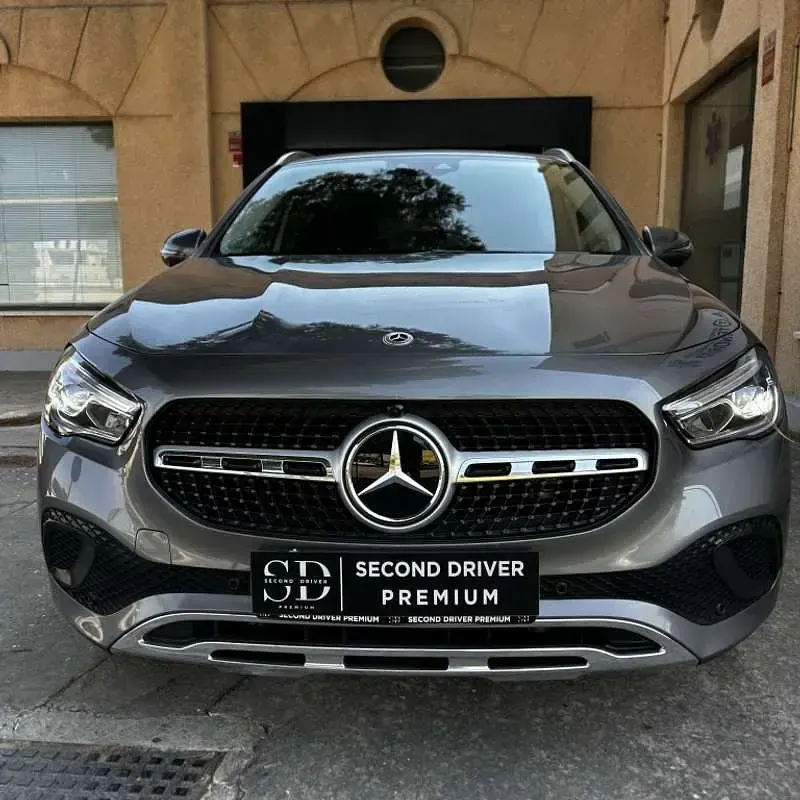 Usado Mercedes GLA200 150 CV (110 kW) 2023 Gris SUV