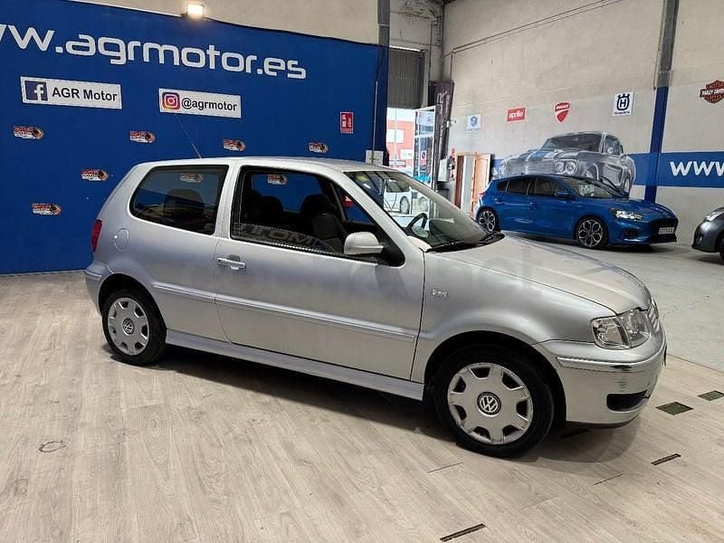 Usado VW Polo Trendline 75 CV (55 kW) 2001 Gris / plata Berlina