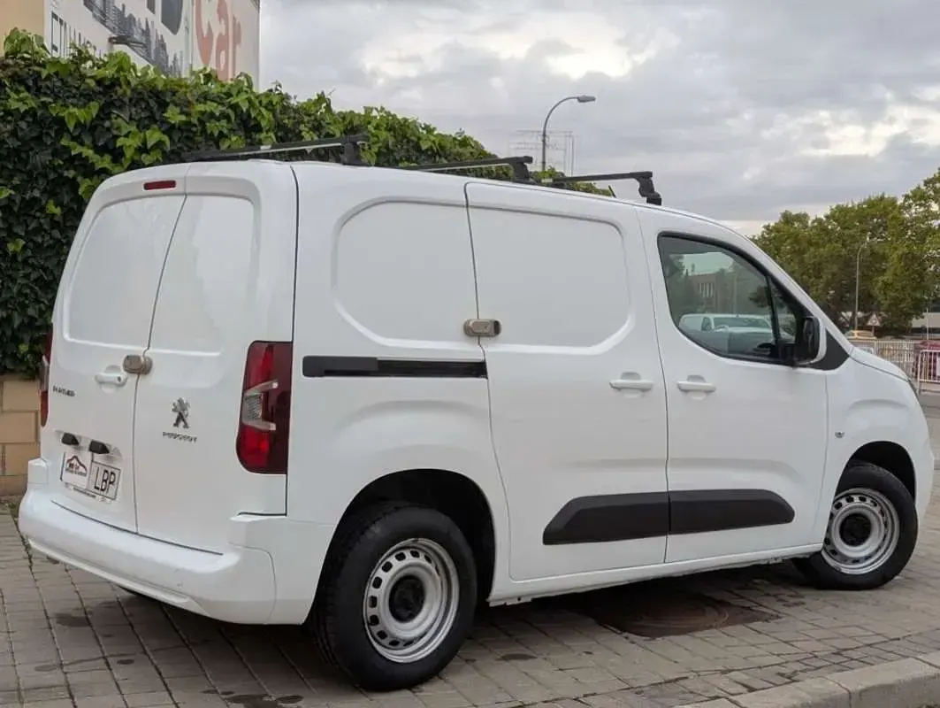 Usado Peugeot Partner Premium 99 CV (72 kW) 2019 Blanco Monovolumen